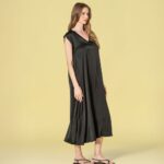 Vestido decote em V acetinado